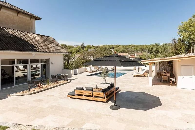Incredible villa with heated pool and private access to the Ardèche