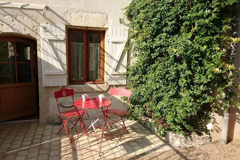 Gite the House of Vivier. Village house on the banks of the Loire