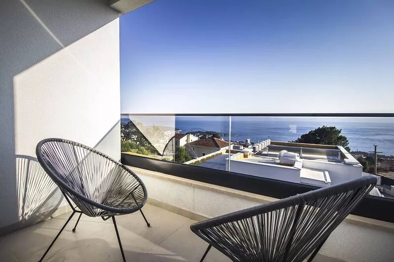 New Mountainside Villa w heated Pool + Stunning Sea View