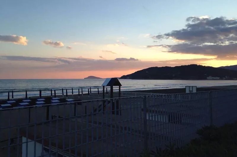 100m from the sea between Rome, Naples, islands, thermal baths of Suio a few