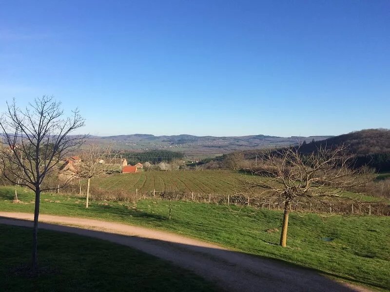 Tranquility and beauty guaranteed in stunning hilltop setting