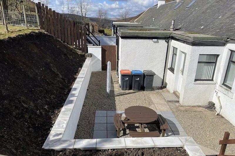 3 Bedroom Cottage with Log Burner