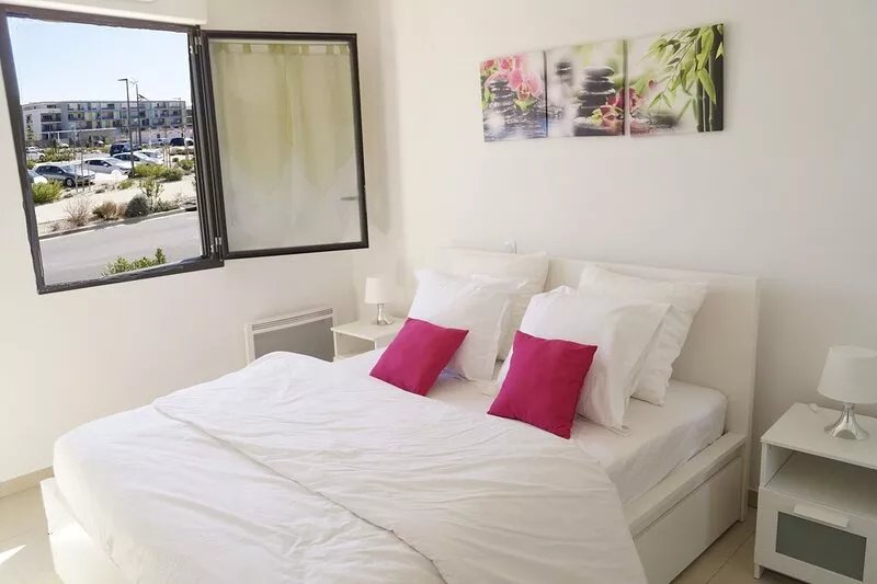 Between TGV train station and historic city center: calm and modern comfort