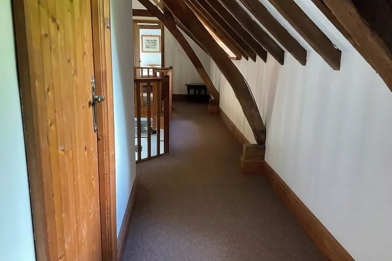 Cottage sleeps 10 all ensuite with outside pool