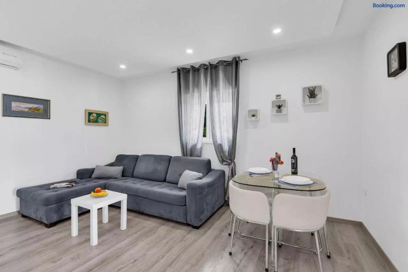 Sunny Garden Apartments Ana