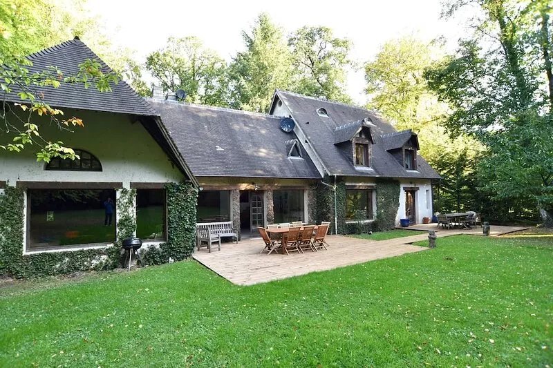 Near Deauville Family House