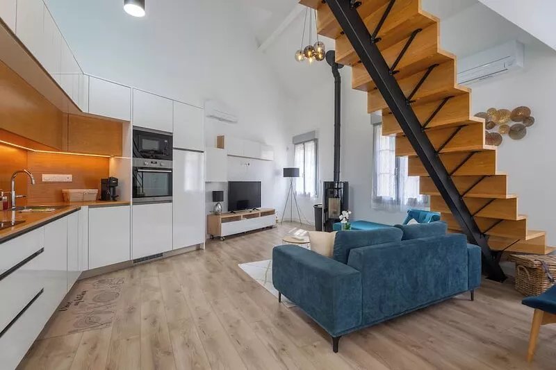 Cosy Blue House in the heart of the forest, rated 4* Private gym in