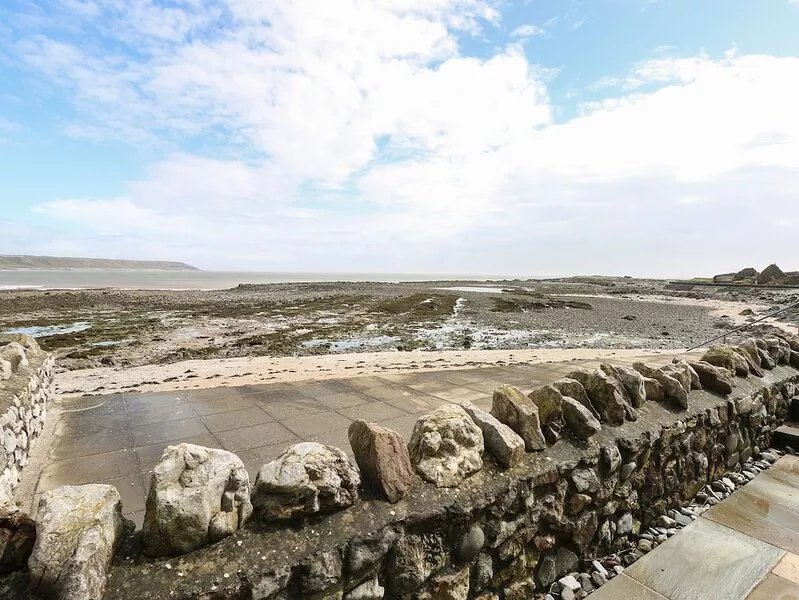 2 SALT COTTAGE, pet friendly, character holiday cottage in Port Eynon