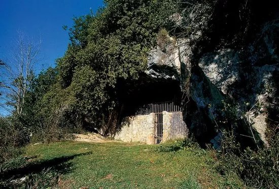 Cuevas Hornos De La Pena