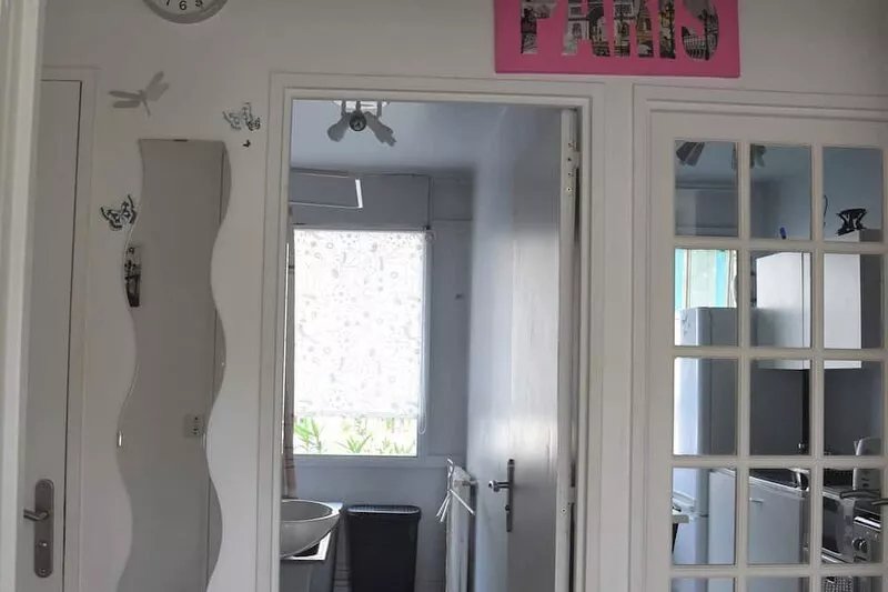 Bright apartment near Bois (450 m) and Château de Vincennes metro line 1