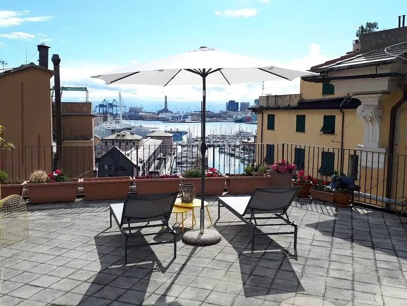Old Genoa apartment - 100 meters Aquarium, terrace with sea view, families
