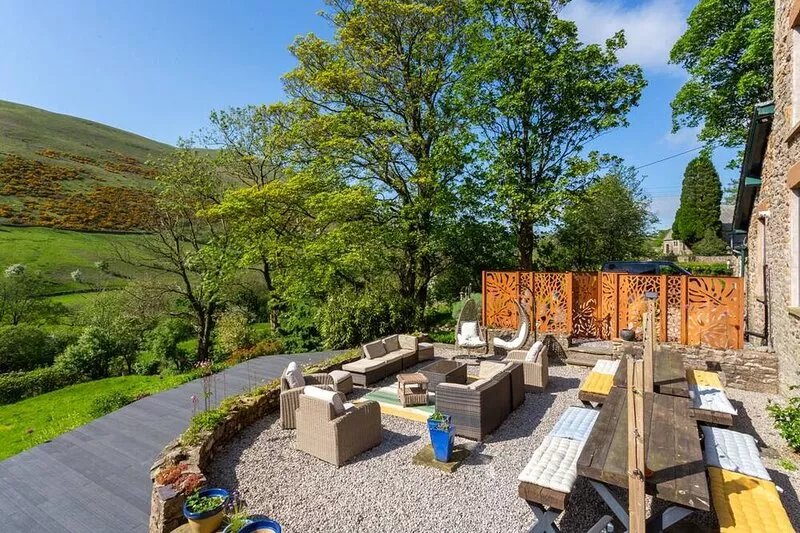 Home-Ensuite with Shower-Mountain view