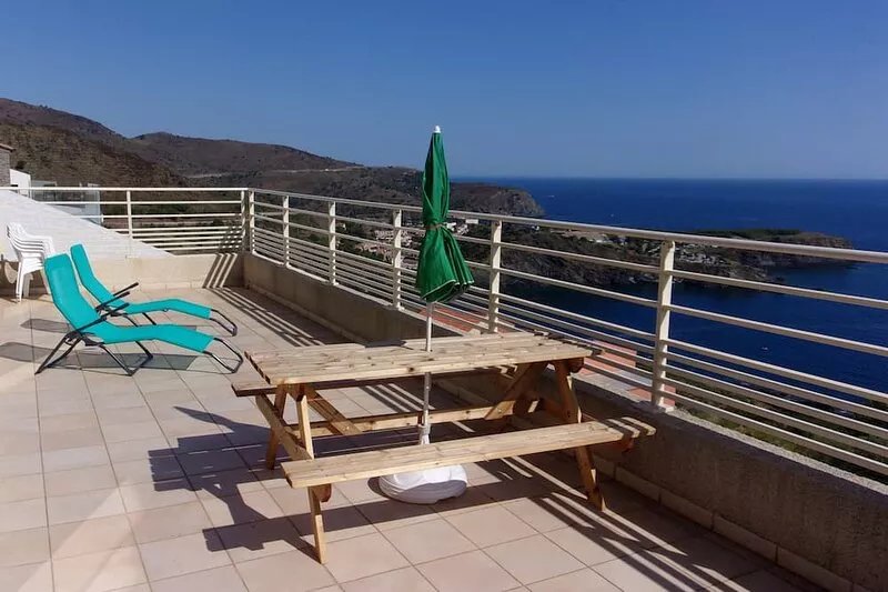 Recent villa 95m2/beautiful sea view/large terrace/yard, garage, children's