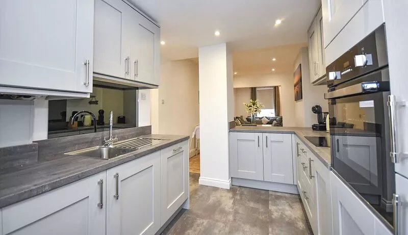 Stunning 3 bed 2 bath cottage yards from the beach sleeps 6-8  pet friendly