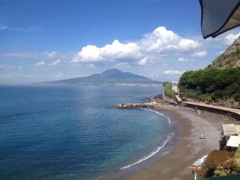 Villa Bikini, a paradise on the rock steep above the sea with swimming pool.