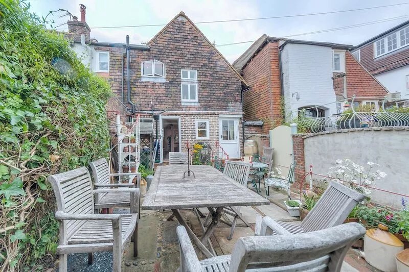 Picturesque cottage in the heart of Arundel sleeps 4/5