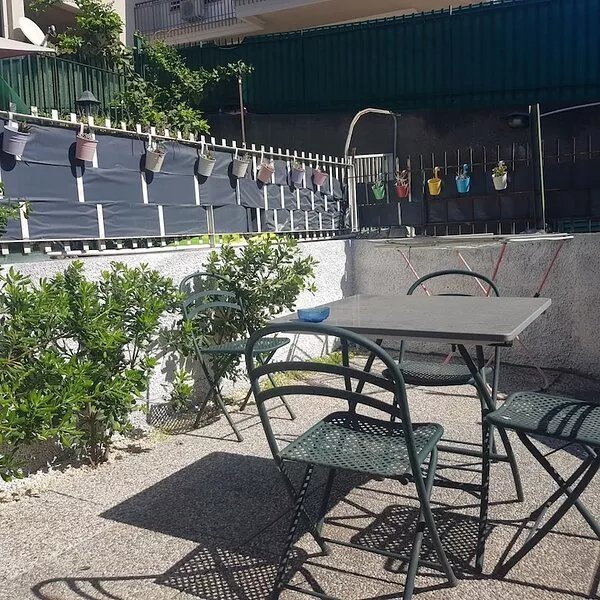 Aci Castello: little flat with private garden