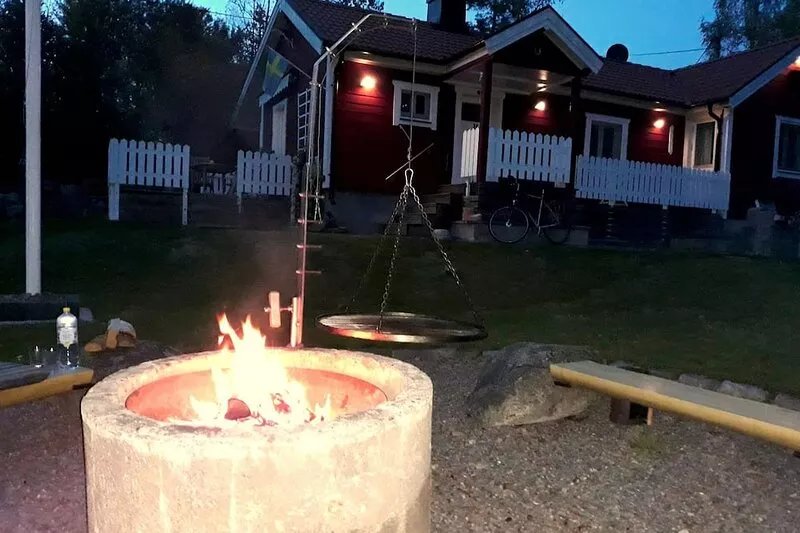 Sauna, boat, fiber optic connection, barbecue area, child-friendly, football