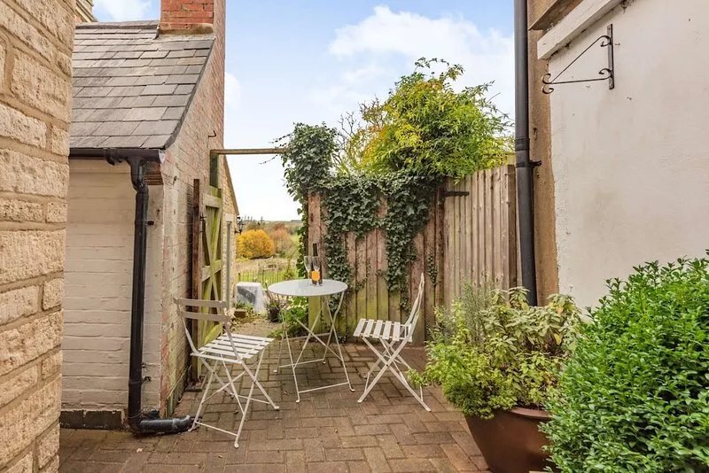 Elegant family friendly holiday cottage in the Cotswolds - The Smithy
