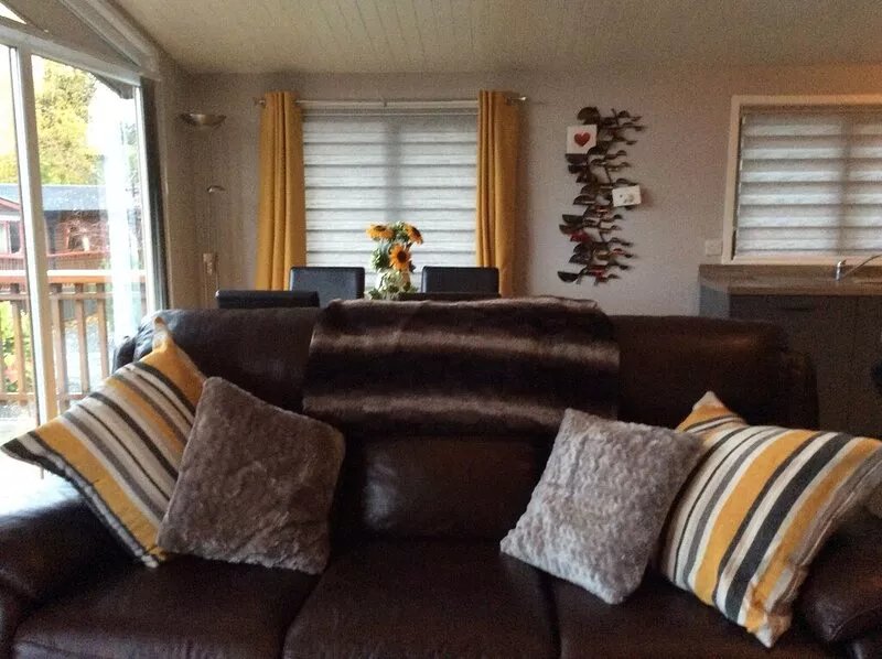 Cosy Lodge With Lake View - Dog Friendly, at the foot of Skiddaw