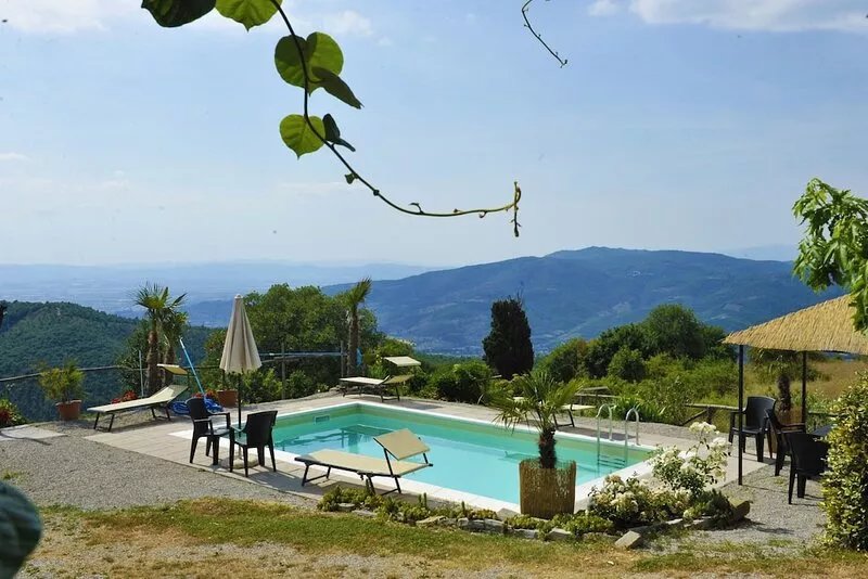 Villa in Camucia-monsigliolo with 2 bedrooms sleeps 5