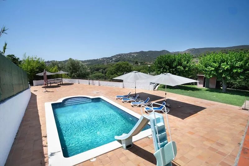 Mirador, House with garden and swimming pool 15 minutes from Barcelona