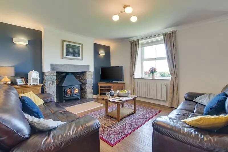 Tyddyn Llŷn - Four Bedroom House, Sleeps 8