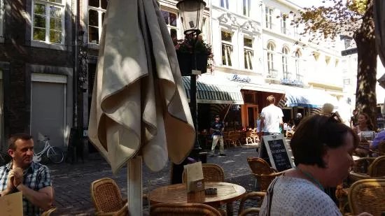 Cafe Charlemagne