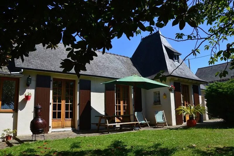 Longere style house on the edge of Rance, between Dinan and Saint Malo