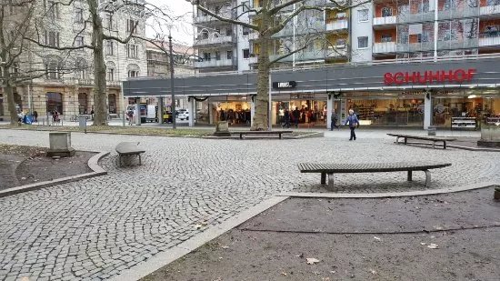 Sandstein-Skulpturen "Kunste"