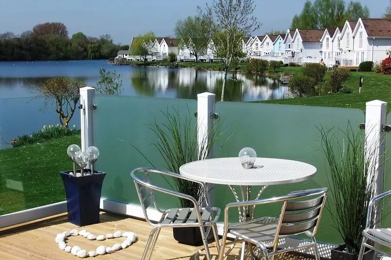 Lovely New-England Style Lodge with Stunning Lake Views