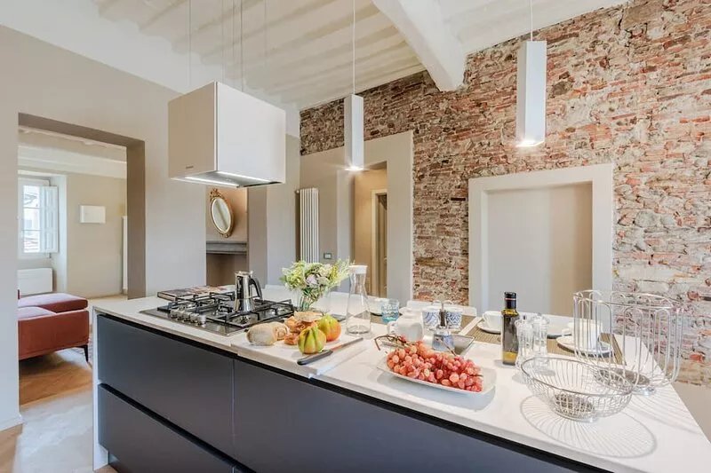 Casa Pino 2 bedrooms 2 bathrooms contemporary apartment facing Piazza Anfiteatro