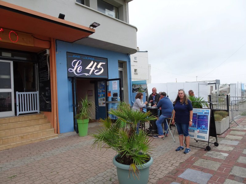 Le 45 Bar
