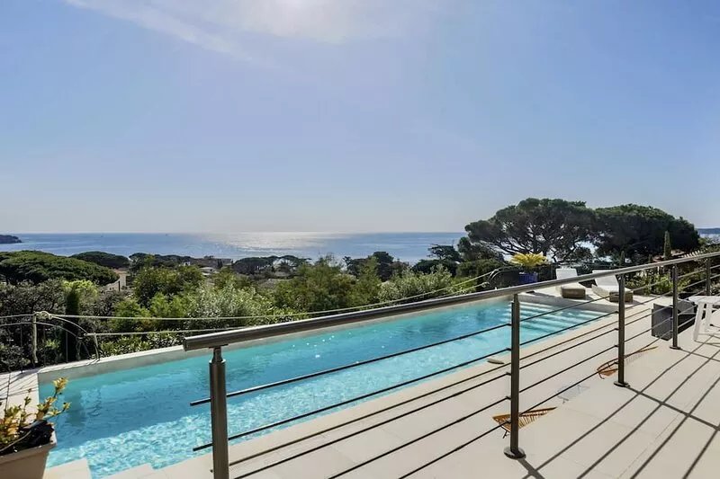 CENTRAL and Renovated. PANORAMIC SEA VIEWS. Garden