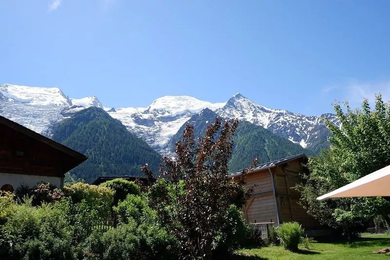 EN CHALET 4 P / JARDIN FACE CHAINE DU MONT-BLANC DUPLEX MANSARD 45M2