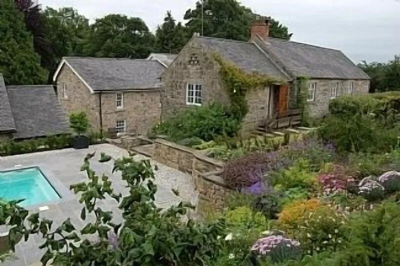 Luxury Peak District Cottage in 5 acres, Private Pool, 2 miles from Ashbourne