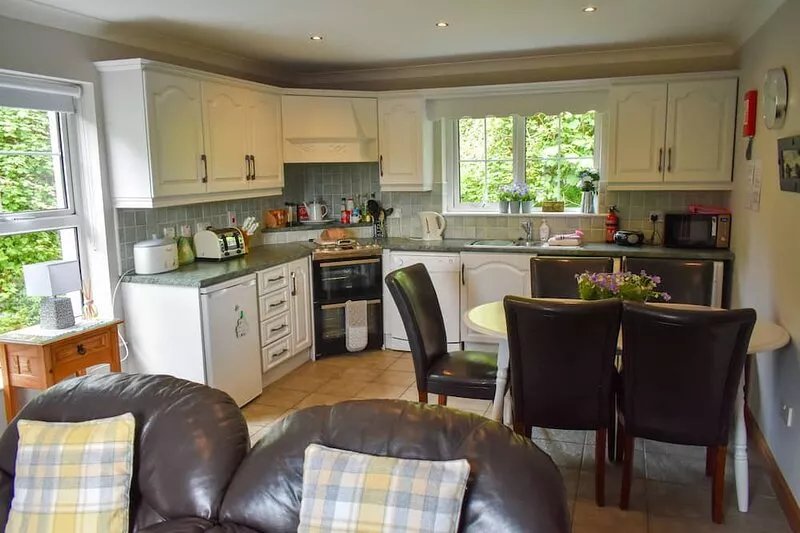 Luxury Lakeside Cottage Perfectly Placed To Explore Donegal With Free Wifi