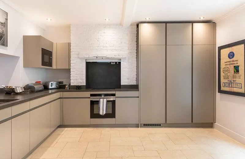 Luxury 5 bedroom/5 bathroom house on the south coast of England