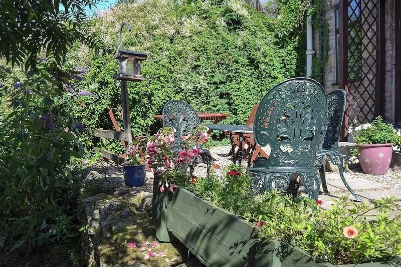A stylish property with many outdoor pursuits available on both Dark and White