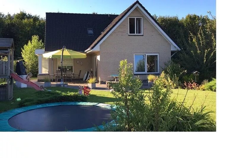 Spacious holiday home for 11 people, (+ free WiFi)