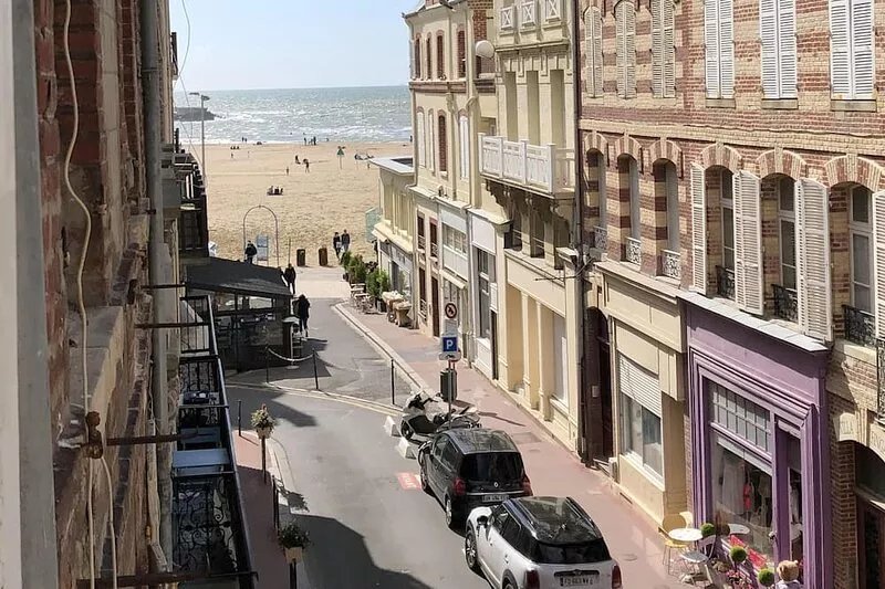 Walking distance to the beach!
