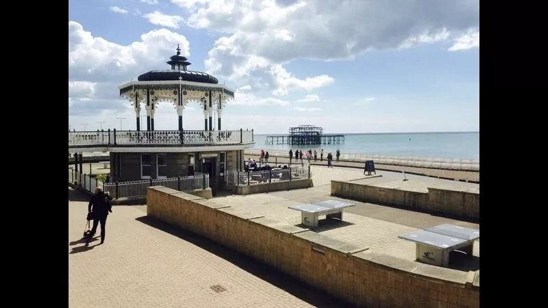 ⭐️Seafront Sanctuary - art deco studio apartment with stunning city & sea