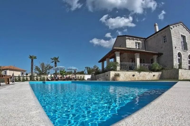 New natural stone villa 300 m², pool, playground, fitness, sauna & wine cellar