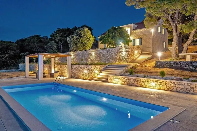 Luxury Villa Castello di Pietra with private heated pool, private parking, gym