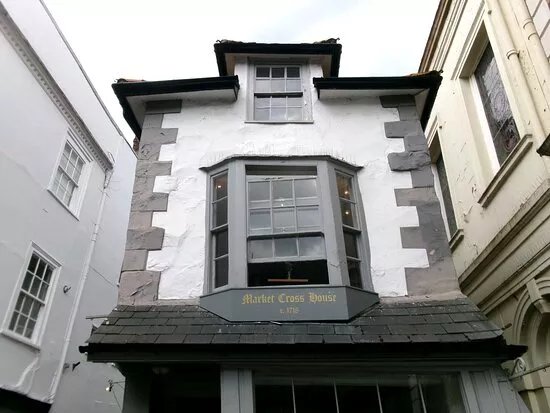 The  Crooked House of Windsor
