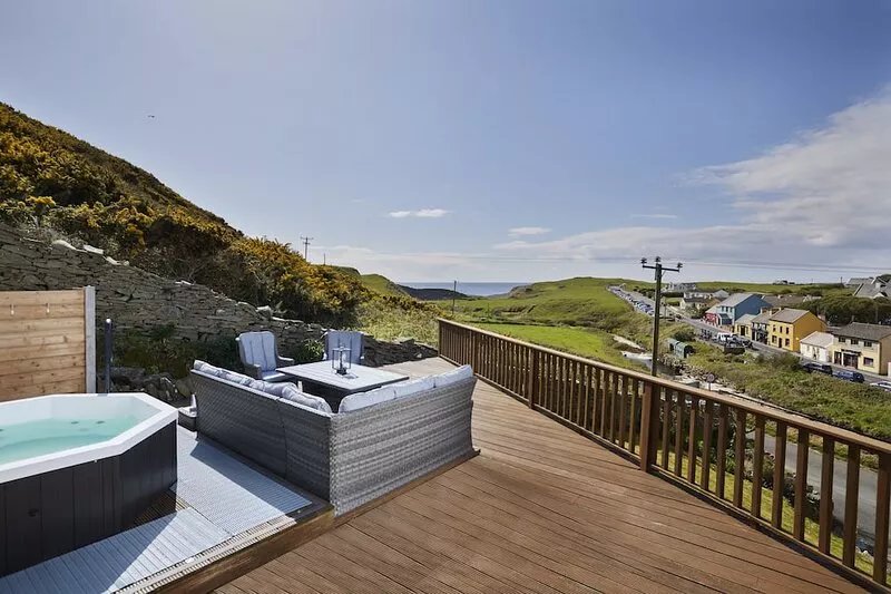 Exquisite Lodge in Doolin Village Private Hot Tub, Ocean & Village Views.
