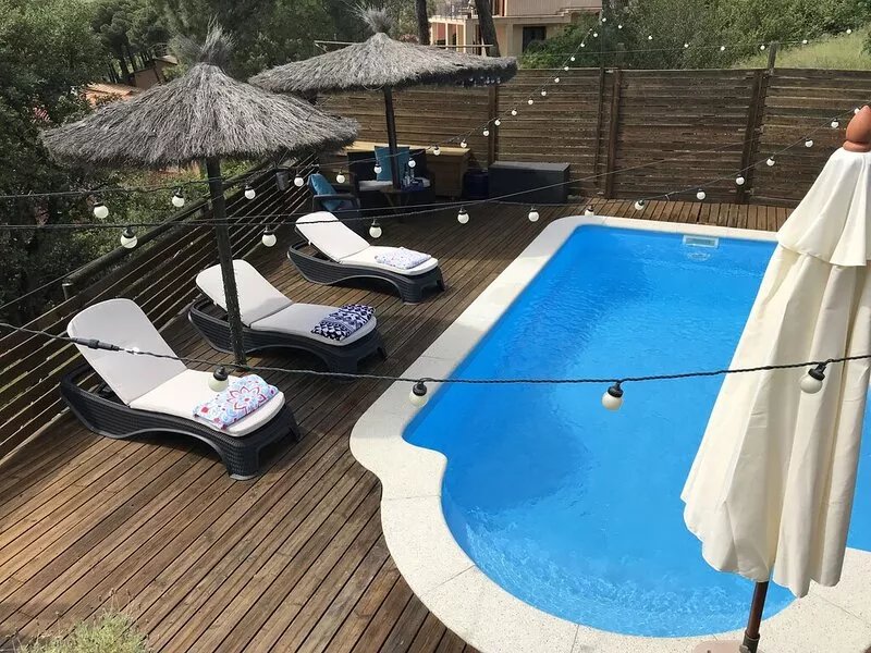 Luxury, self contained, airconditioned studio with private terrace & use of pool