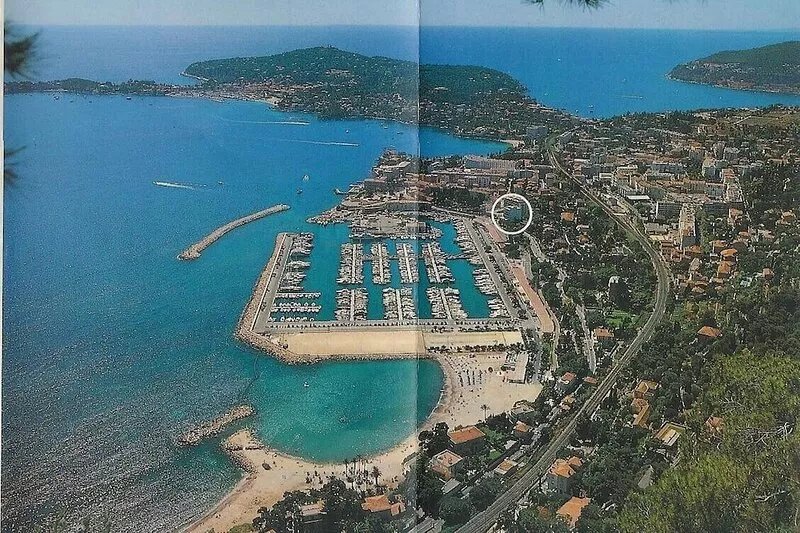 Luxury sea side apartment in the fashionable resort of Beaulieu-sur-Mer