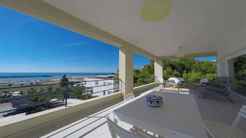 A few steps from the beach of Porto Palo, apartment in a villa with sea view