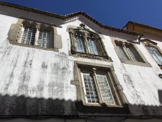 Janelas da Casa da Rua de Azevedo Coutinho